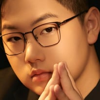 Lyu Zhiquian, piano