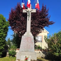 Hommage en fanfare aux monuments aux morts de Plivot