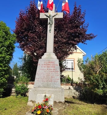 Hommage en fanfare aux monuments aux morts de Plivot