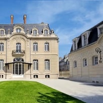 Visite de l'hôtel de Brimont et découverte du Champagne Jacquart