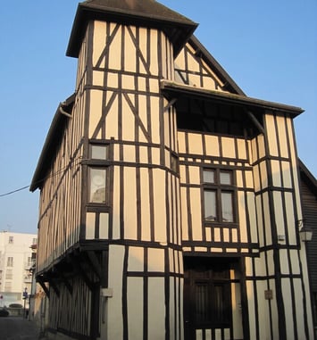Rencontres et échanges littéraires autour d'ouvrages sur Eileen Gray à la Maison Clémangis