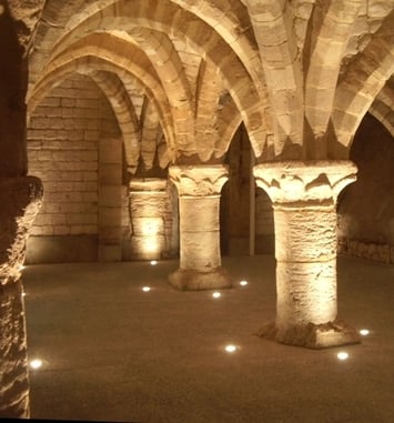 Voyage sonore aux bols tibétains au sein des caves médiévales