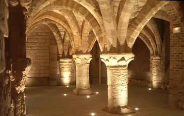 Voyage sonore aux bols tibétains au sein des caves médiévales