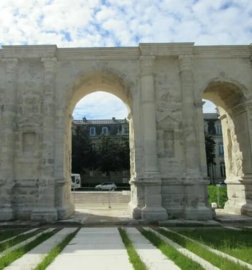 Visite guidée de la porte de Mars et sa restauration