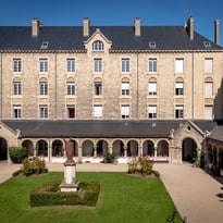 Présentation de la chaire de recherche Histoire et Patrimoine au Moyen Âge dans l'ancienne maison diocésaine Saint-Sixte