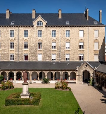 Présentation de la chaire de recherche Histoire et Patrimoine au Moyen Âge dans l'ancienne maison diocésaine Saint-Sixte